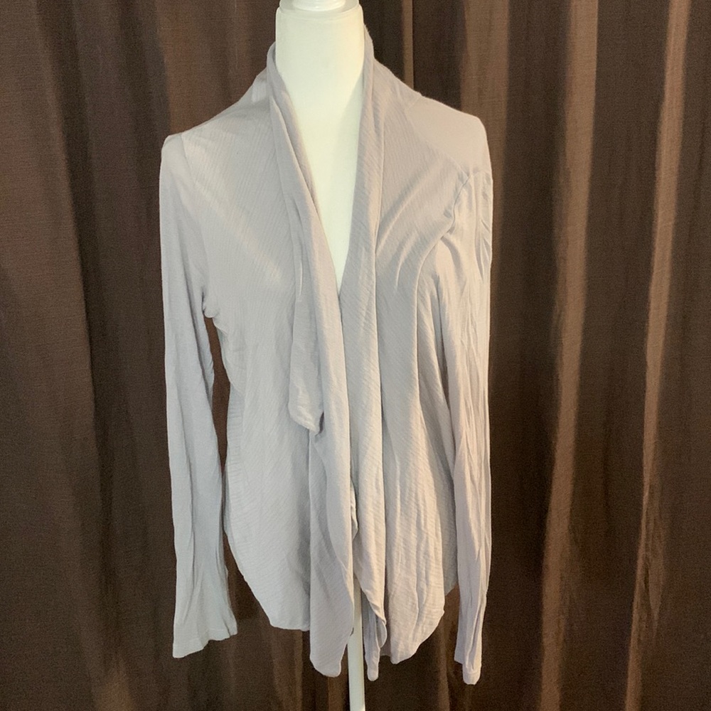 🌈Bundle any 3 items under $10 & I will offer for $10 Splendid cardigan